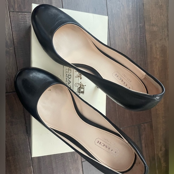 Coach leather pump with C design size 7 - Picture 2 of 3